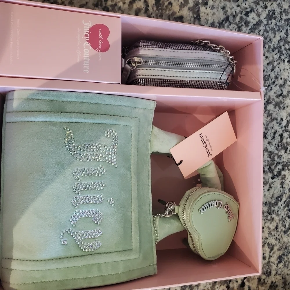 Juicy Couture Green Tote with Structured Design and Versatile Straps
